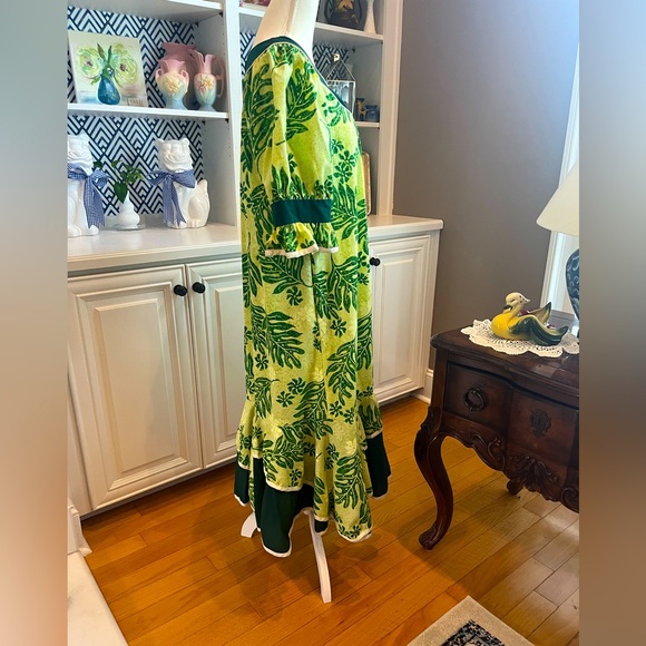 Winnie Fashion Large Hawaiian Muumuu - Picture 3 of 9